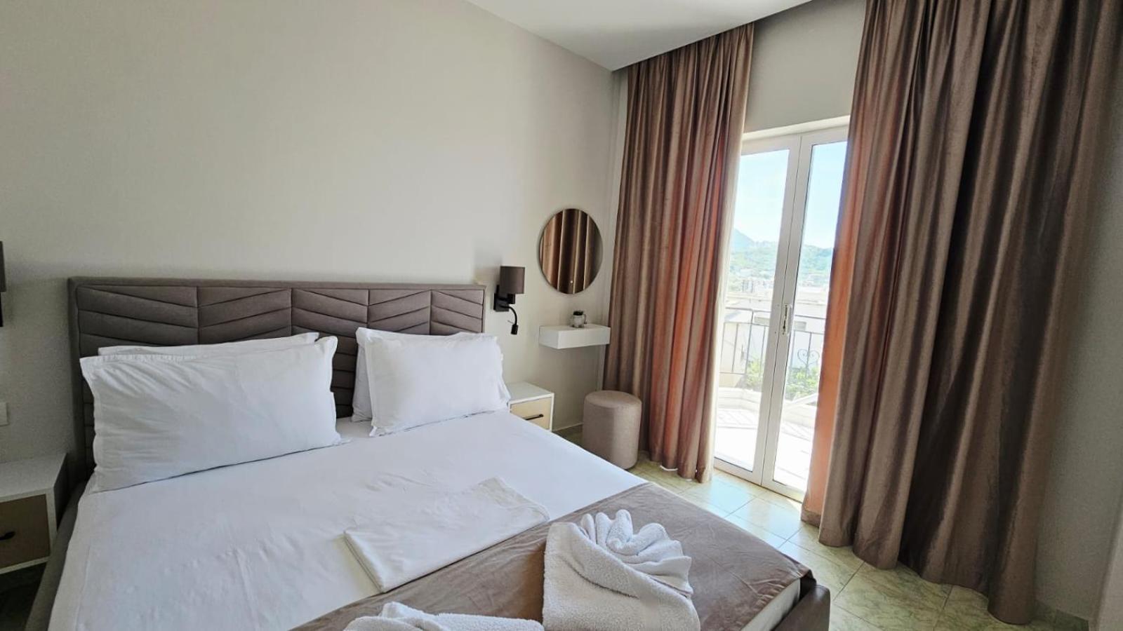 Hotel Arileo Himarë Exteriér fotografie